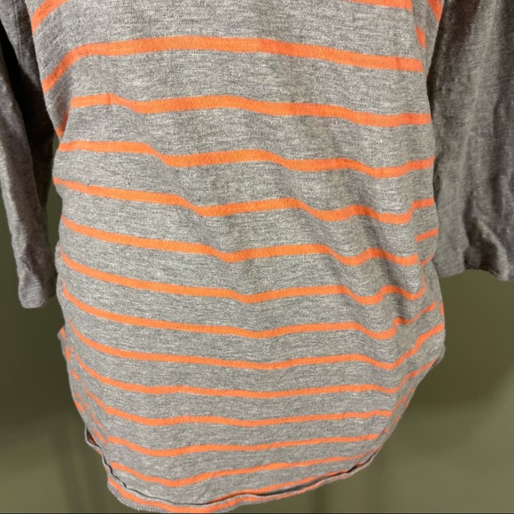 M Liz Lange) maternity tee-shirt - Picture 3 of 8